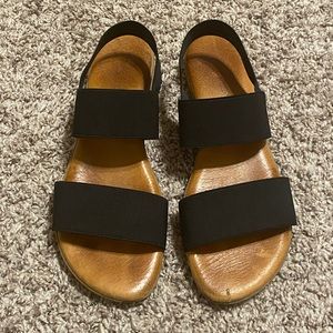 Andre Assous Nigella Elastic Sandal size 9